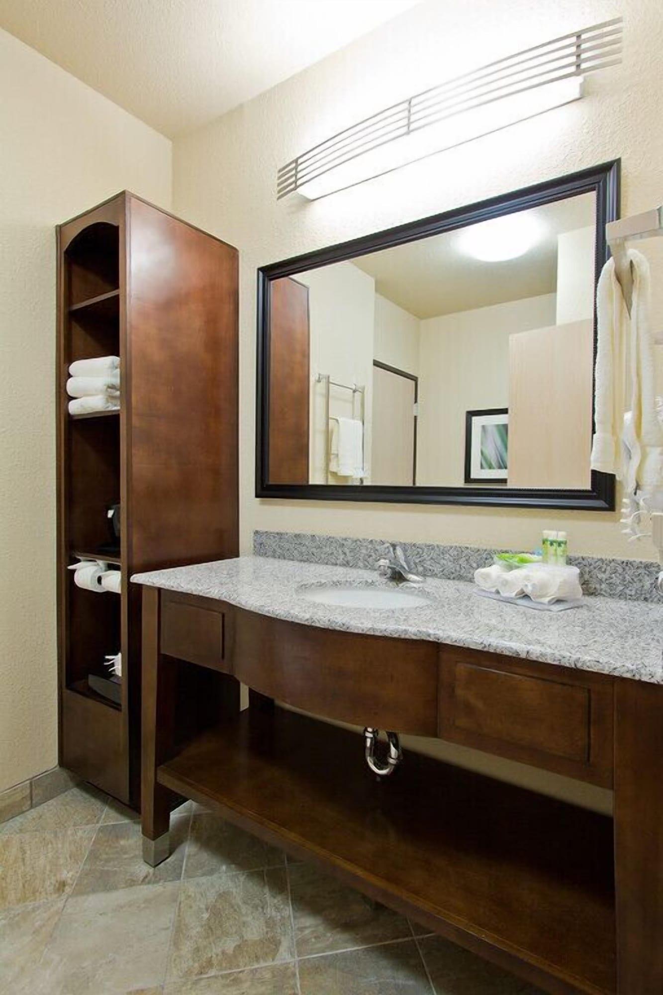 Holiday Inn Express And Suites Denver East Peoria Street By Ihg Exterior photo