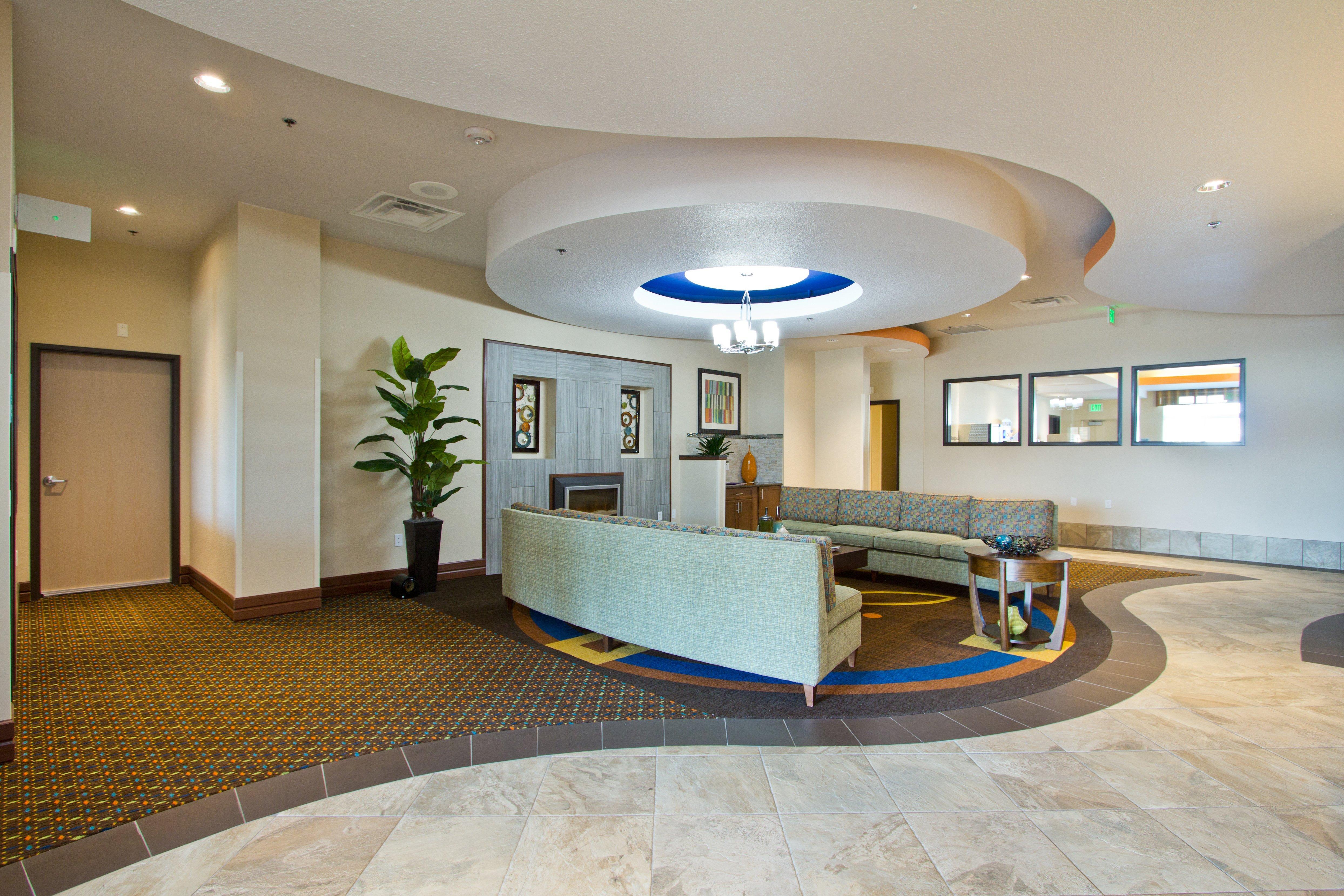 Holiday Inn Express And Suites Denver East Peoria Street By Ihg Exterior photo