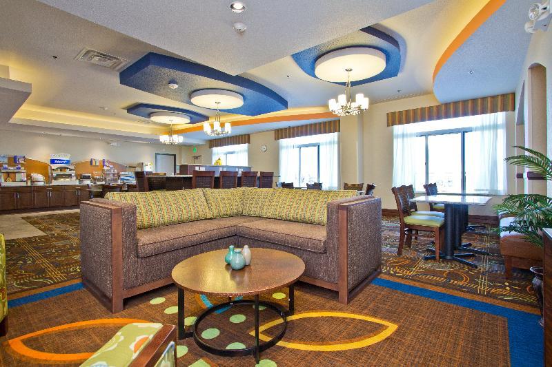 Holiday Inn Express And Suites Denver East Peoria Street By Ihg Exterior photo