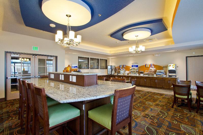 Holiday Inn Express And Suites Denver East Peoria Street By Ihg Exterior photo