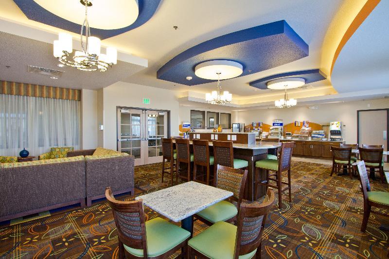 Holiday Inn Express And Suites Denver East Peoria Street By Ihg Exterior photo