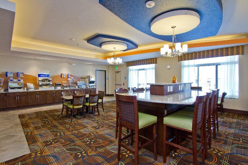Holiday Inn Express And Suites Denver East Peoria Street By Ihg Exterior photo