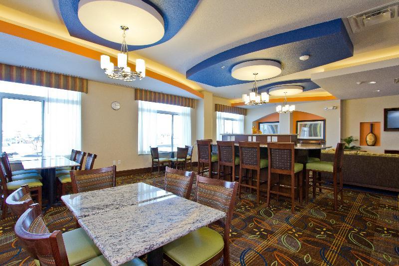 Holiday Inn Express And Suites Denver East Peoria Street By Ihg Exterior photo