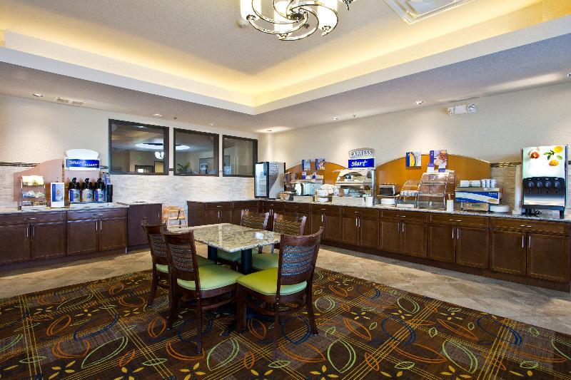 Holiday Inn Express And Suites Denver East Peoria Street By Ihg Exterior photo